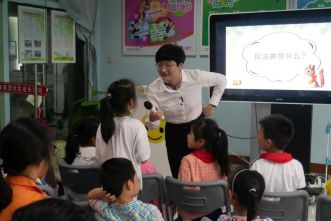 普法进课堂&mdash;&mdash;汉本所何秋慧律师受邀为余家漾社区小学生课堂开展《民法典》普法演讲