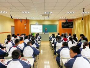 【兴长动态】我所许青叶律师为龙山中学学生进行《<民法典>及刑法基础》热点解读